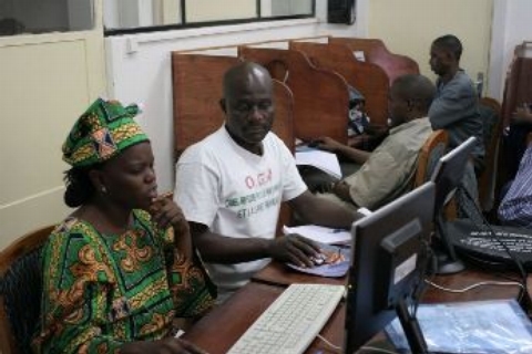 CHM-Burundi-2004-web_training.jpg