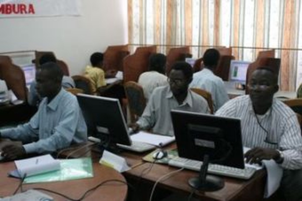 CHM-Burundi-2004-web_training2.jpg