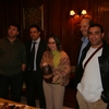 Photo de groupe au tour de la table
