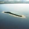 Fig. 2: luchtopname van het eiland Laing.