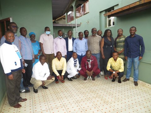 Photo de famille prise lors de l'atelier d'information et sensibilisation des décideurs politiques et d'autres acteurs de la biodiversité à Bukavu